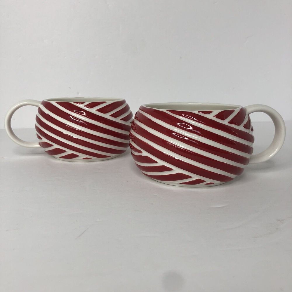 Starbucks Red White Yarn Ball Coffee Cups Mugs 2013 12 fl oz Set of 2 NWT